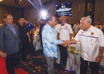 MOHAMED Khaled Nordin ketika hadir Konvensyen Pertama Majlis Tertinggi Gabungan Persatuan-persatuan Veteran ATM  di Bangi, Selangor. - UTUSAN/IQBAL ROSLI