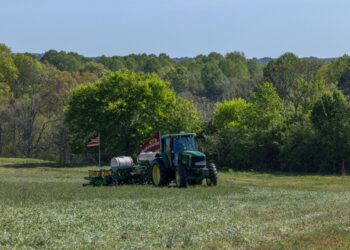 KOS baja melonjak sehingga menyebabkan peladang tertekan dalam musim penanaman di AS. - AFP