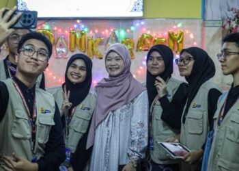 FADHLINA Sidek kagum dengan adab dan kesopanan pelajar SMK Sultanah Hajah Kalsom, Kuantan Pahang.