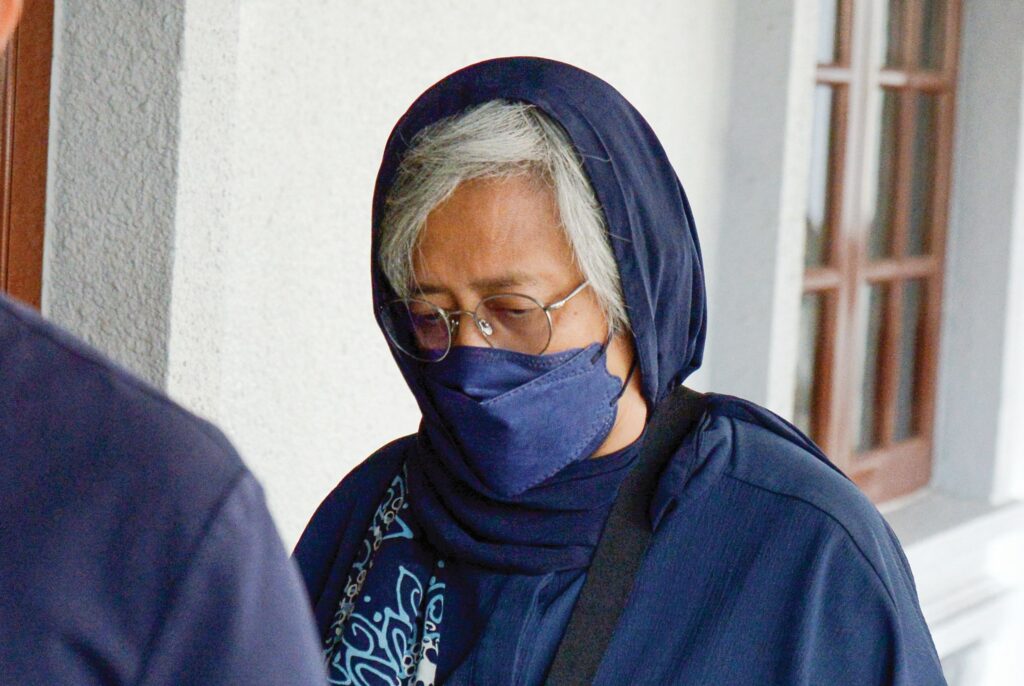 Asnida didakwa, dua lagi anak Daim kena waran tangkap