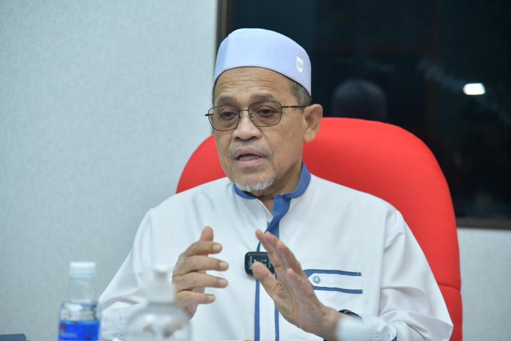 Abu Bakar kekal hingga habis penggal