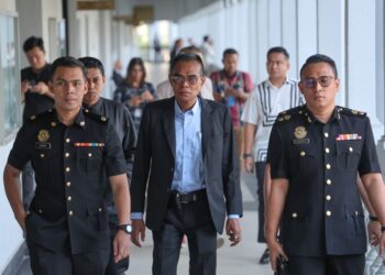 WAN Abdul Latiff Wan Jaffar berdepan tuduhan menerima rasuah di Mahkamah Sesyen Kuala Lumpur, semalam. – UTUSAN/AMIR KHALID