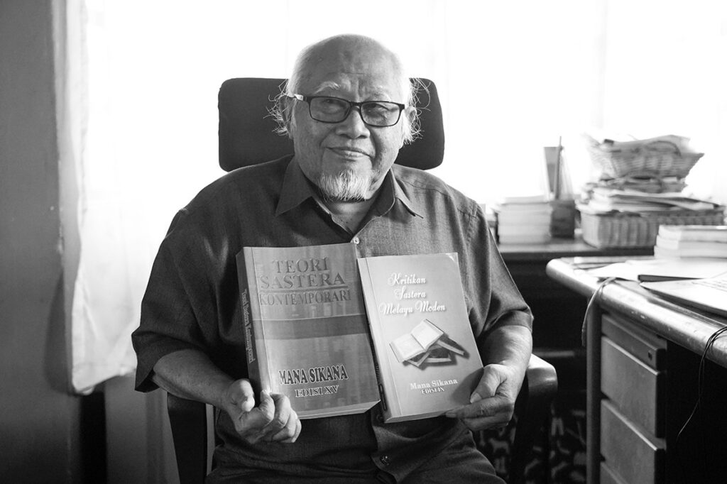 Mana Sikana dianugerah Sasterawan Negara ke-16
