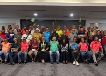 ZULKFILI Mohd. Razali (duduk, lima dari kanan) bergambar bersama ahli-ahli MFGA dan tetamu selepas majlis penyampaian hadiah kepada para pemenang kejohanan pusingan pertama Piala Presiden 2026 di Kelab Golf Seri Selangor, semalam.
