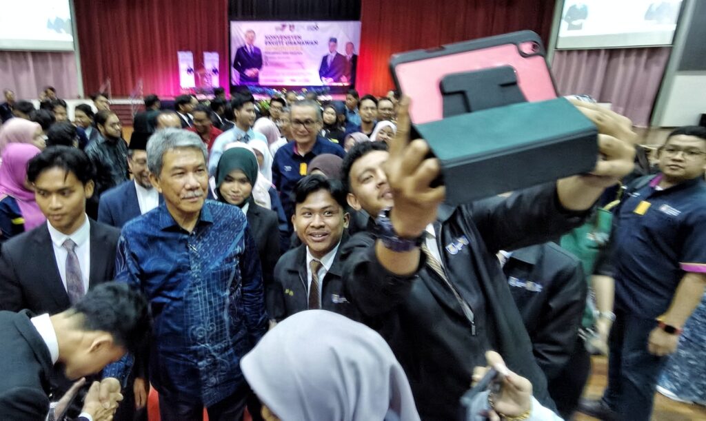 Kepungan AS di Selat Hormuz jejaskan enam kapal Malaysia