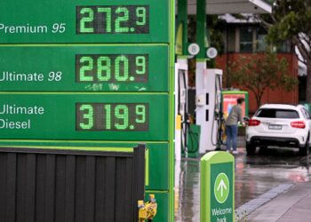 BEKALAN petrol dijamin mampu bertahan untuk bulan Mei di Australia. - AFP