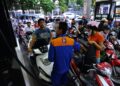 SEMUA cukai bahan api dimansuhkan di Vietnam. - AFP