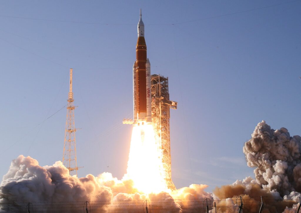 Roket NASA bawa 4 angkasawan keliling Bulan