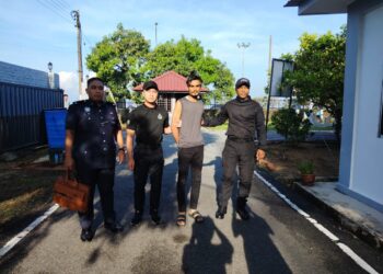 SEORANG lelaki Nepal didenda RM5,000 oleh Mahkamah Majistret Pontian hari ini kerana memiliki dan menyimpan gambar serta video lucah dalam telefon bimbitnya.