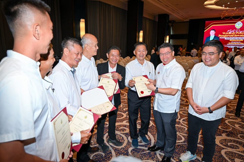 Ketua kampung perlu turun padang, jadi mata dan telinga kerajaan