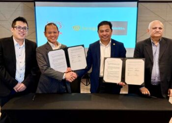 HENRY Yong Khai Weng (dua dari kiri) bersama Pengerusi BioSeaga, Datuk Dr Nasir Latif (dua dari kanan), pada majlis menandatangani Perjanjian Prinsip antara Oiltek dan BioSeaga di Kota Kinabalu, Sabah.