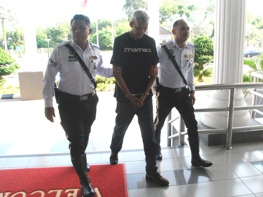 Pemandu bas ekspres video tular, kena penjara tujuh bulan, denda RM8,000