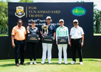 PENGURUS Besar Saujana Golf & Country Club, S A Nathan (kiri) dan Pengurus Besar Persatuan Golf Profesional Malaysia (PGM), Nik Mustapha Nik Mohamed (kanan) bergambar bersama Gavin Green dan Liyana Durisic yang muncul juara kejohanan golf Trofi Tun Ahmad Sarji 2026 di Kelab Golf & Country Saujana, Subang, petang tadi. Turut bergambar Anson Yeo (dua dari kanan) yang muncul sebagai pemain amatur terbaik kejohanan.