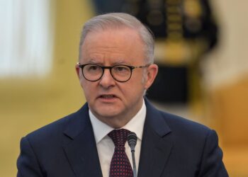 ANTHONY Albanse akan membincangkan bekalan petroleum di Singapura. - AFP