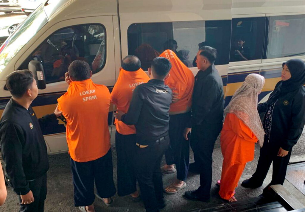 Dua pensyarah terima wang rasuah RM5 juta secara tunai, transaksi akaun bank