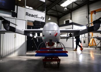 Gambar fail menunjukkan sebuah dron di kilang Survey Copter, sebuah anak syarikat Airbus, di Pierrelatte, selatan Perancis pada 31 Mac 2026. - AFP