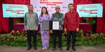 FADLUN Mak Ujud (kiri) bersama Hannah Yeoh sewaktu hadir merasmikan majlis menandatangani Memorandum Kerjasama(MoC) antara Dewan Bandaraya Kuala Lumpur (DBKL) dan CIMB Group Holdings Berhad (CIMB) di Institut Latihan DBKL, hari ini.