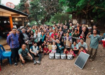 GORENTAL turun padang melalui sistem mikrogrid mudah alih berasaskan tenaga solar dan bateri di Huay Nam Rin Village, Chiang Mai, Thailand.