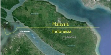 PULAU SEBATIK terletak di sempadan Malaysia dengan Indonesia. - Google