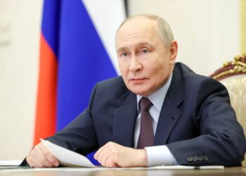 PUTIN memberi amaran keadaan ekonomi Russia yang perlahan. - AFP
