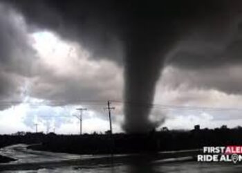 PUTING beling gergasi landa negeri Oklahoma, Khamis lalu. - Foto Koco 5