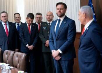 ROMAN Gofman (tiga dari kanan) merupakan ketua baru Mossad. - AFP