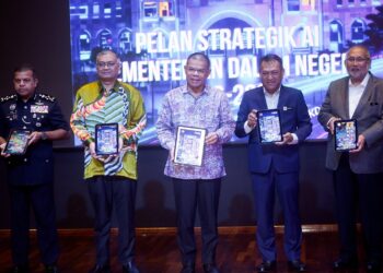 SAIFUDDIN Nasution Ismail melancarkan Pelan Strategik AI Kementerian Dalam Negeri 2026-2030 di Putrajaya. - UTUSAN/FAISOL MUSTAFA