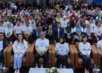 DZULKEFLY Ahmad (tiga kiri hadapan) pada majlis Hari Buah Pinggang Sedunia Peringkat Kebangsaan 2026 di Wisma MBSA, Shah Alam. - UTUSAN/M. FIRDAUS M. JOHARI