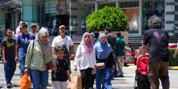 PENINGKATAN kadar ini dipacu terutamanya oleh sektor pengangkutan yang berubah arah, mencatatkan kenaikan 1.6 peratus setelah merekodkan penurunan 0.7 peratus pada Februari 2026.-GAMBAR HIASAN