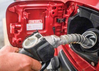 KENAIKAN mendadak harga minyak berpotensi menekan sentimen global selain meningkatkan tekanan inflasi dan ketidakpastian ekonomi.