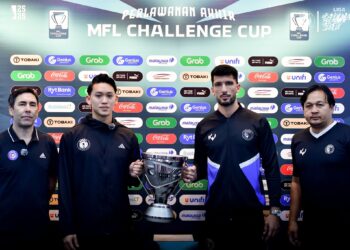 Ketua jurulatih Sabah FC, Juan Torres Garrido(kiri) dan pengendali Penang FC, Wan Rohaimi Wan Ismail bergambar ketika sidang media pra perlawanan akhir Piala Cabaran 2026, semalam.-IHSAN SABAH FC