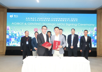 AARON Chia Khong Chid dan Steven Ding selepas menandatangani Memorandum
Persefahaman (MoU) di Persidangan Rakan Kongsi AGIBOT (APC2026) di Shanghai, China.