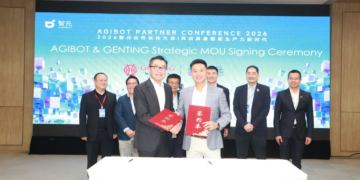 AARON Chia Khong Chid dan Steven Ding selepas menandatangani Memorandum
Persefahaman (MoU) di Persidangan Rakan Kongsi AGIBOT (APC2026) di Shanghai, China.