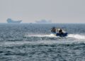 RIBUAN kelasi terkendas di Selat Hormuz akibat perang AS-Iran. - AFP