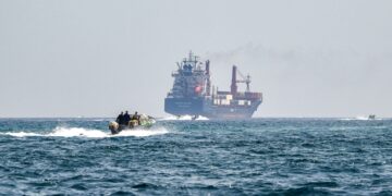 IRAN akan membuka semula Selat Hormuz dengan bersyarat. - AFP