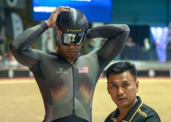 Muhammad Shah Firdaus Sahrom ketika beraksi dalam acara pecut lelaki pada Kejohanan Trek Piala Dunia di Velodrom Nasional, Nilai, kelmarin. - UTUSAN/ISKANDAR ISHAK