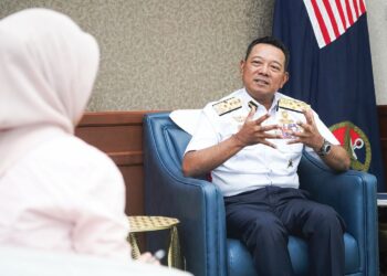 MOHD. Rosli Abdullah ketika temubual berkaitan kedaulatan laut negara di Putrajaya baru-baru ini. – UTUSAN/ISKANDAR ISHAK