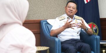 MOHD. Rosli Abdullah ketika temubual berkaitan kedaulatan laut negara di Putrajaya baru-baru ini. – UTUSAN/ISKANDAR ISHAK