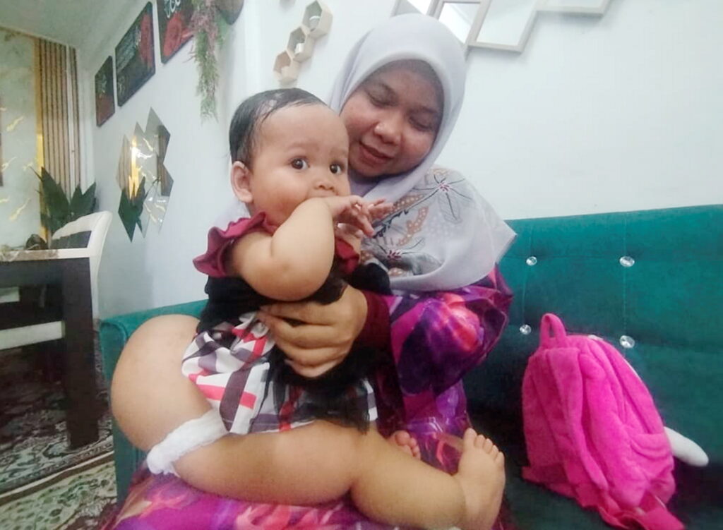 Keluar baki Akaun 2 untuk pembedahan tulang belakang anak