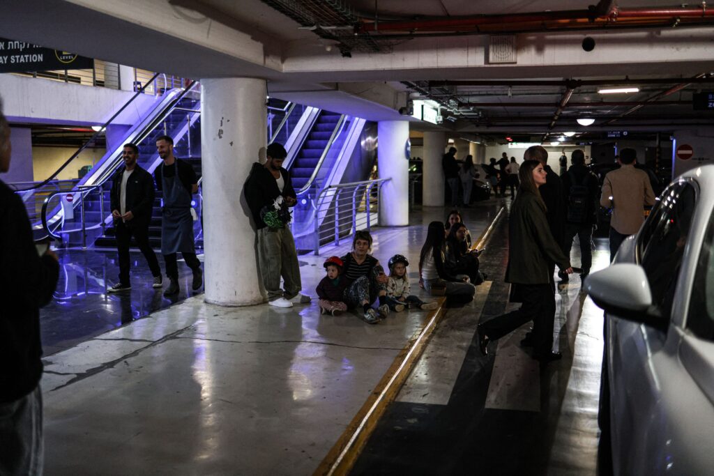 Amaran serangan udara Hizbollah di seluruh Israel