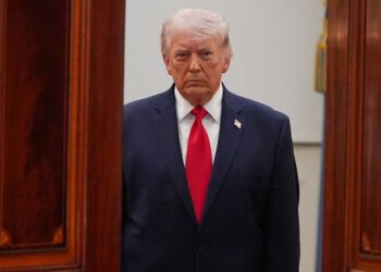 TRUMP mendakwa AS boleh membuka Selat Hormuz. - AFP