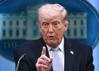 TRUMP mendakawa Iran boleh dimusnahkan dalam satu malam sahaja. - AFP