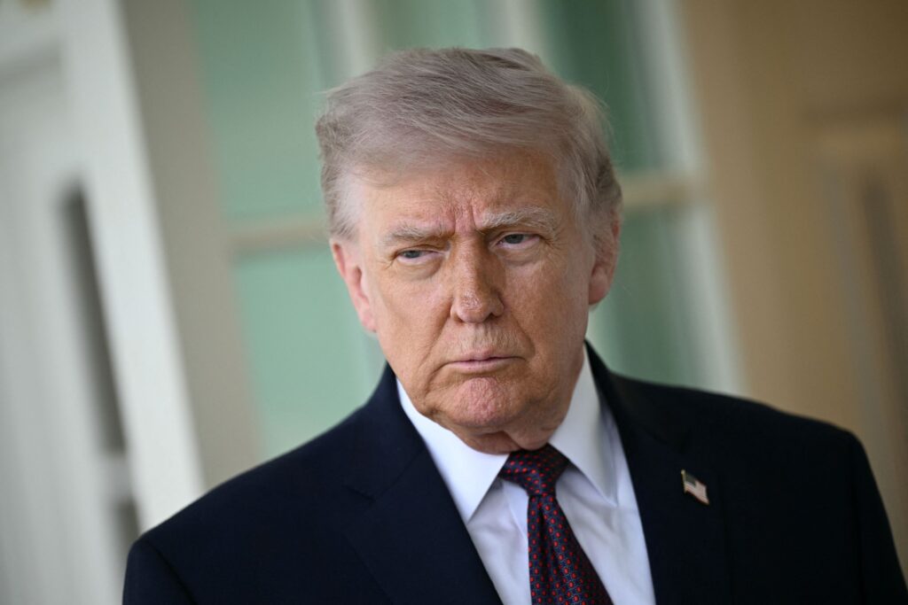 Trump beri amaran AS akan tembak bot Iran