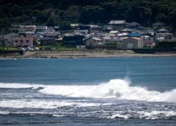 TSUNAMI berlaku akibat gempa bumi di Jepun. - AFP