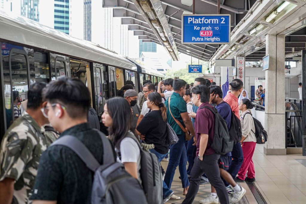 Pekerja lebih takut ‘ketagih’ AI berbanding hilang kerja