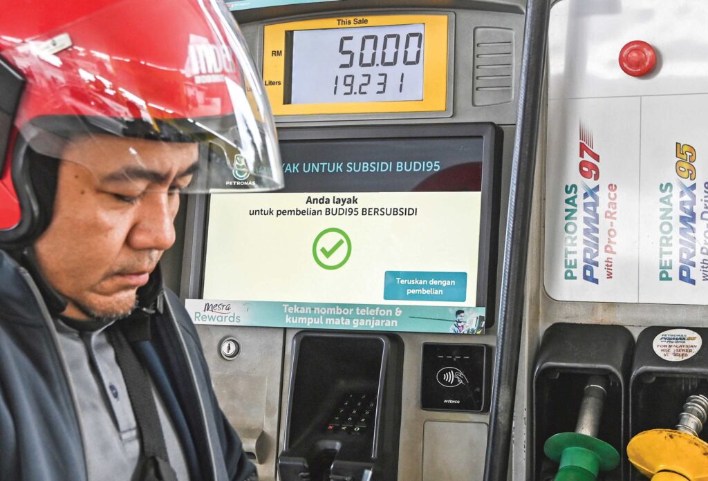 Respons dasar awam terhadap krisis global