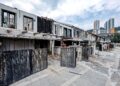 KEADAAN rumah selepas setahun letupan gas Putra Heights, Puchong, ketika tinjauan pada April lalu. - UTUSAN/SHIDDIEQIIN ZON