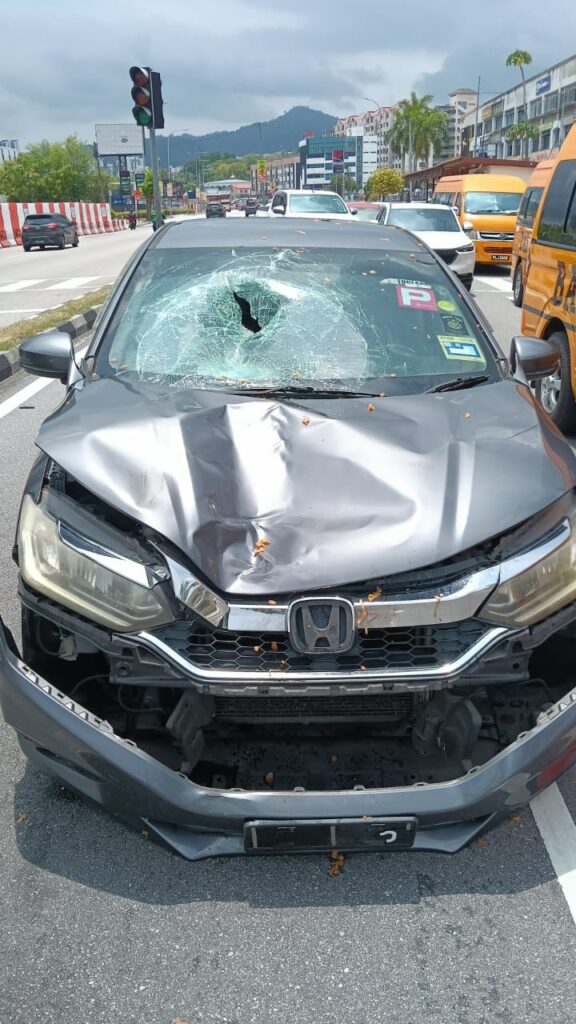 Warga emas maut dirempuh kereta semasa melintas jalan