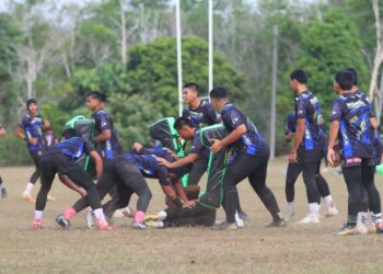 Skuad kendalian Yusli Ashan bersama Mohd Nasrul Hakim itu dilihat membawa misi besar dalam usaha memperkasa pembangunan bakat muda ragbi negara di peringkat lebih tinggi.-IHSAN KRM