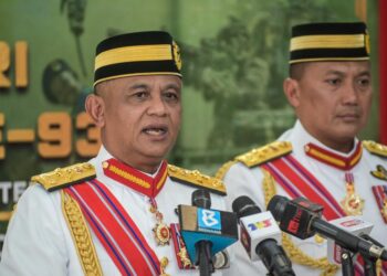 AZHAN Md Othman ketika sesi sidang media pada Perbarisan Hari Tentera Darat ke-93 di Dataran Panglima Tentera Darat, Kem Sungai Besi di sini, hari ini. - UTUSAN/SYAKIR RADIN